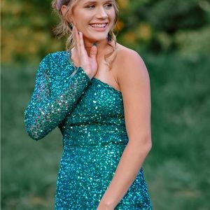Green sequin homecoming dress size 2